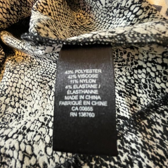 NWOT - SNAKE SKIN PRINT SKIRT - Picture 4 of 4